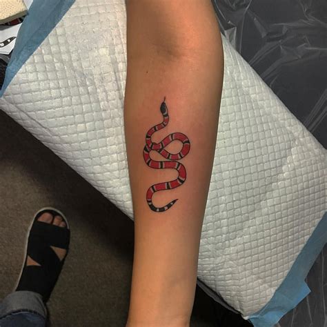 gucci snake finger tattoo